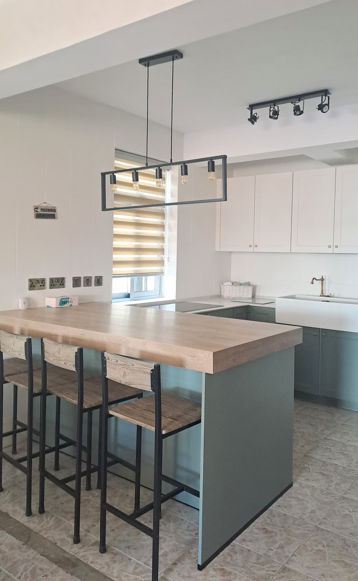Family Stylish โ 3-Bedroom Off Main Street