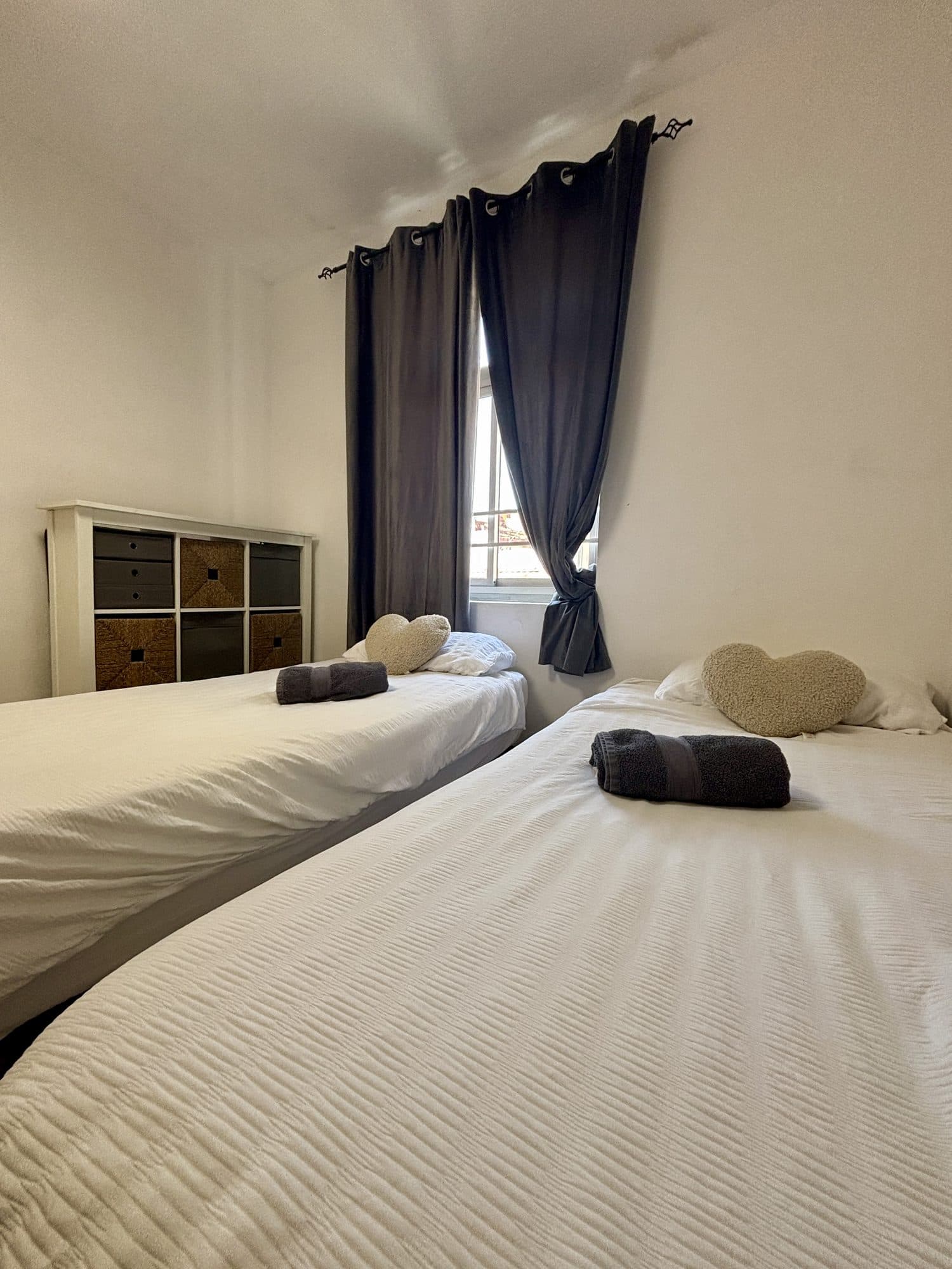 Family Stylish — 3-Bedroom Off Main Street — photo 8
