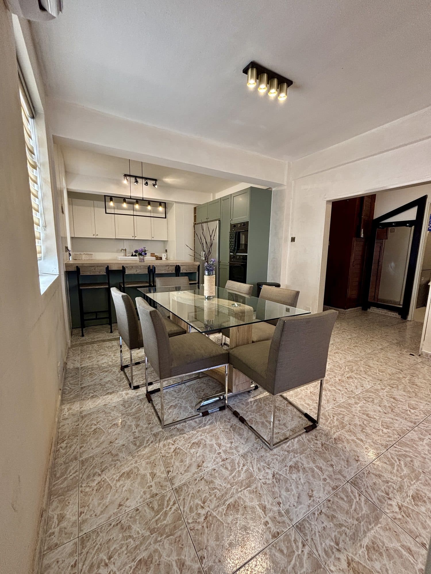 Family Stylish — 3-Bedroom Off Main Street — photo 6